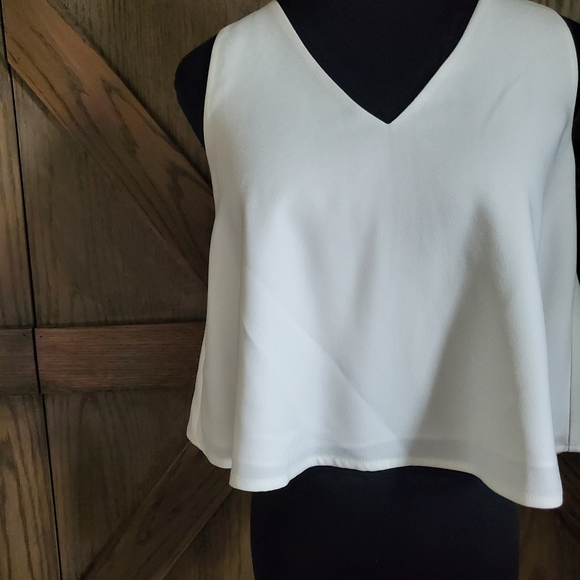 LAST CHANCE Club Monaco White Boxy Crop Tank Top - Picture 4 of 4
